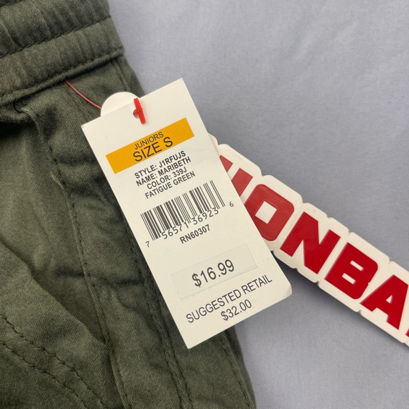 Unionbay Juniors Drawstring Cargo Shorts – Olive Green – Size S (NWT) - Picture 3 of 4